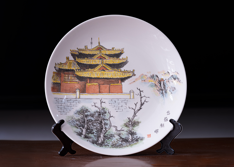图片7△泰安市老年大学周强瓷绘作品《岱岳朝晖》.png