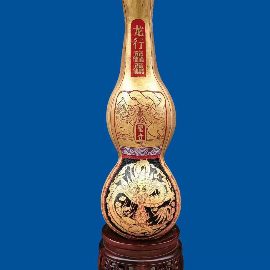 图片16泰山区泰前街道老年学校杨秀文雕刻作品《杨氏葫芦雕刻》.png