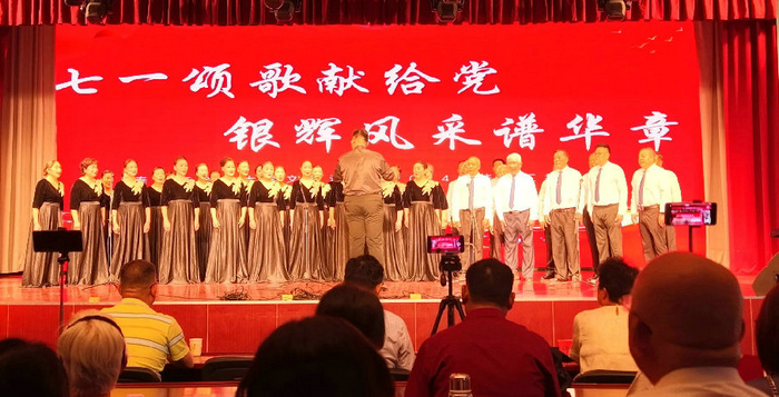 1大合唱《山里山外》《为要寻一颗明星》 合唱一团.jpg