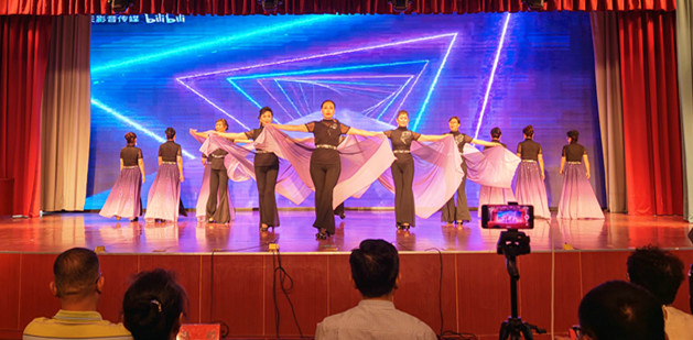 10.时装表演《曼妙腰纱秀》时装表演班.jpg