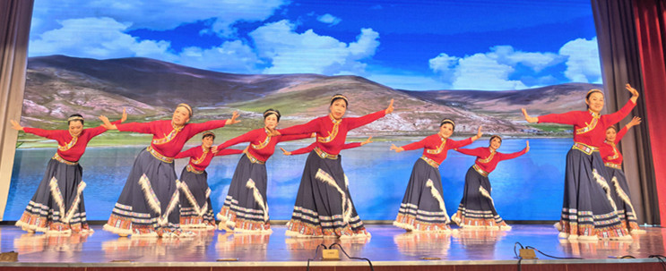 12.民族舞《雪域卓玛》 秧歌表演班.jpg