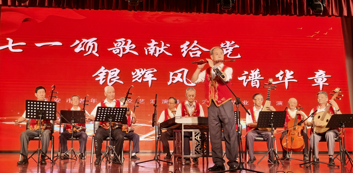 3.笛子独奏《牧民新歌》民乐表演班.jpg