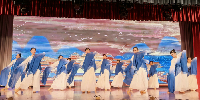 2.舞蹈《盛世国乐》古典舞中级班.jpg