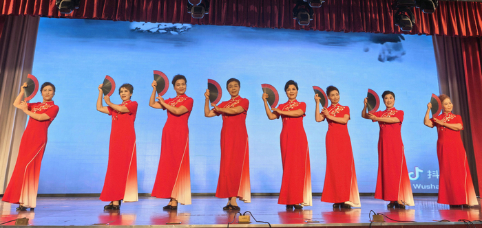 13.旗袍秀《水墨中国》华新老年学校.jpg