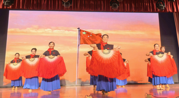 15.舞蹈《五星红旗》华新老年学校.jpg